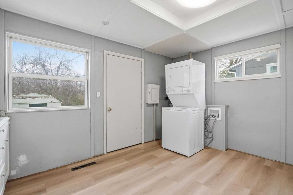 1108 Ne 46th Ter - Photo 6 of 21