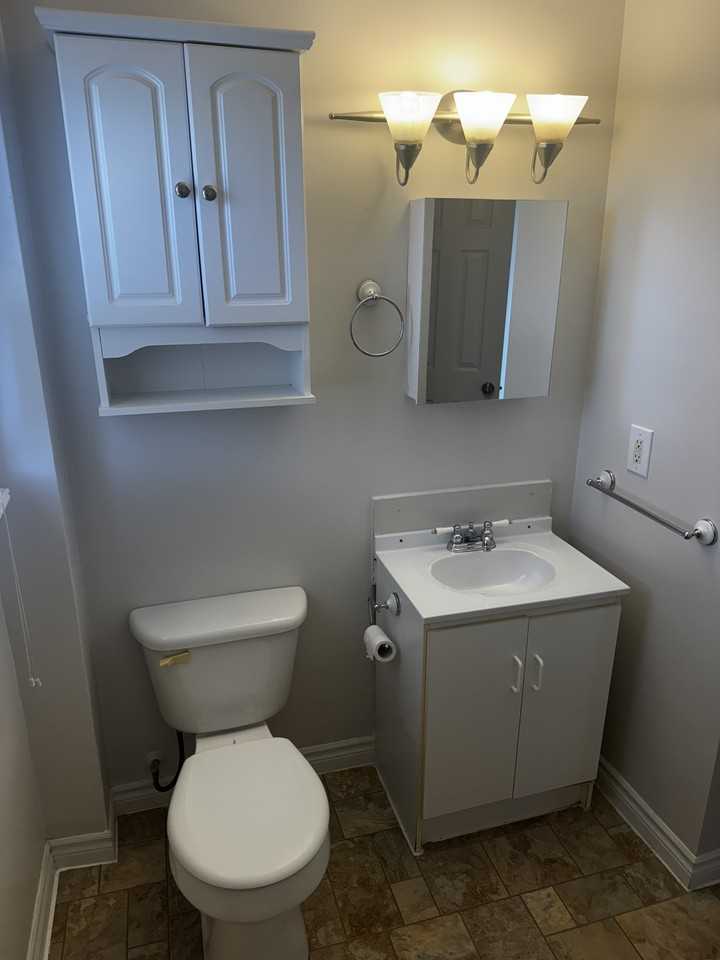 268 Humboldt Parkway, Upper Unit, Port Colborne - Photo 6 of 7