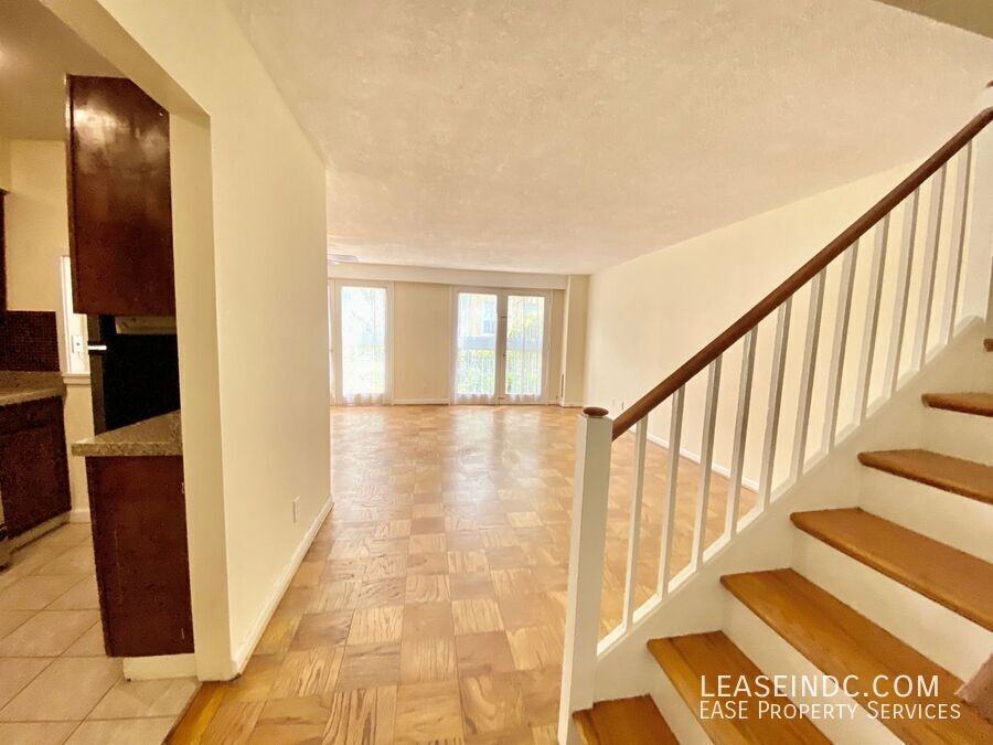 259 G St Sw - Photo 4 of 23