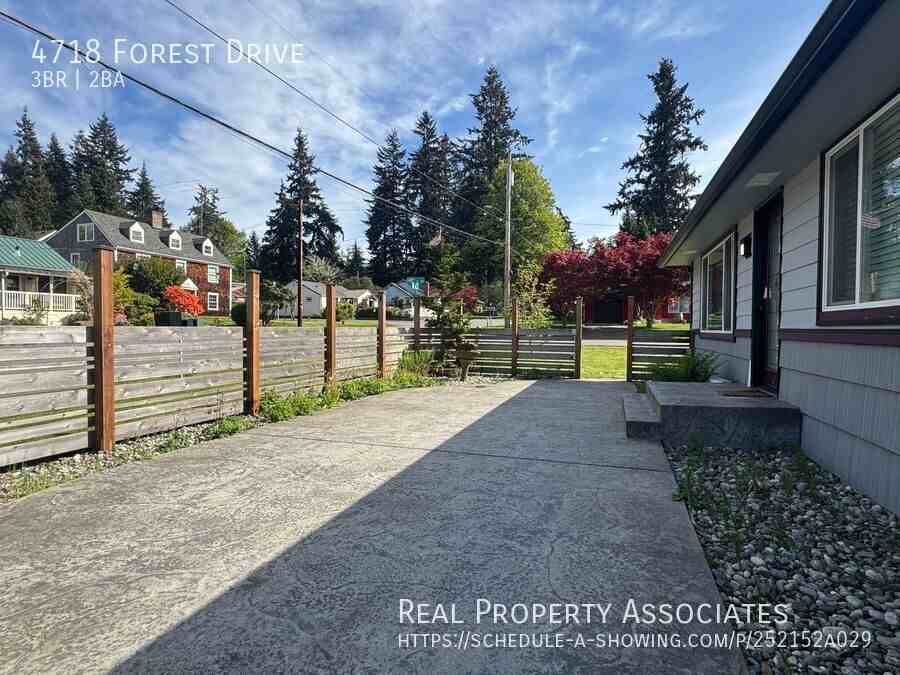 4718 Forest Dr - Photo 3 of 19