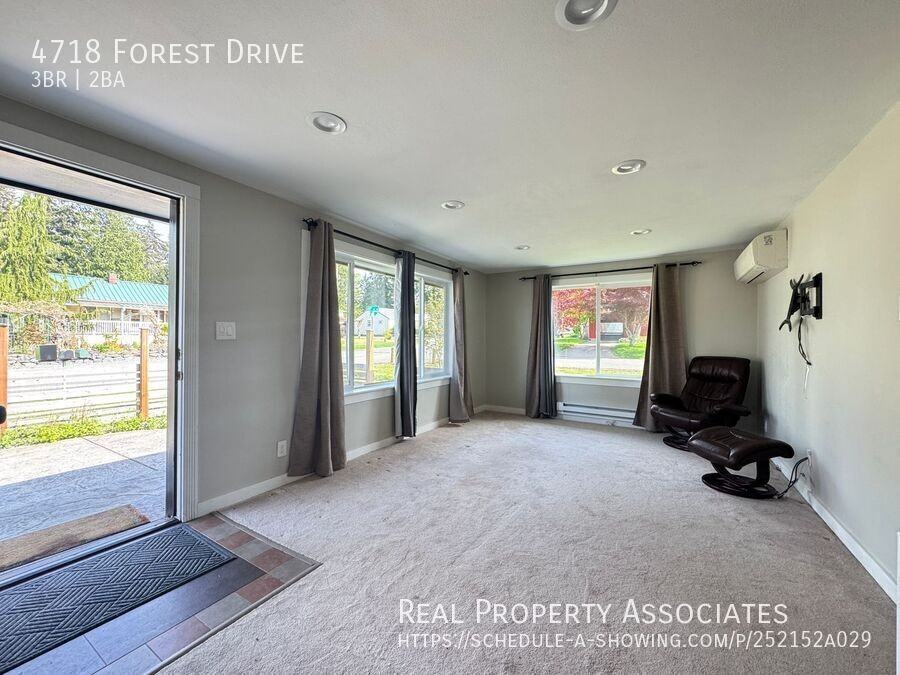 4718 Forest Dr - Photo 4 of 19