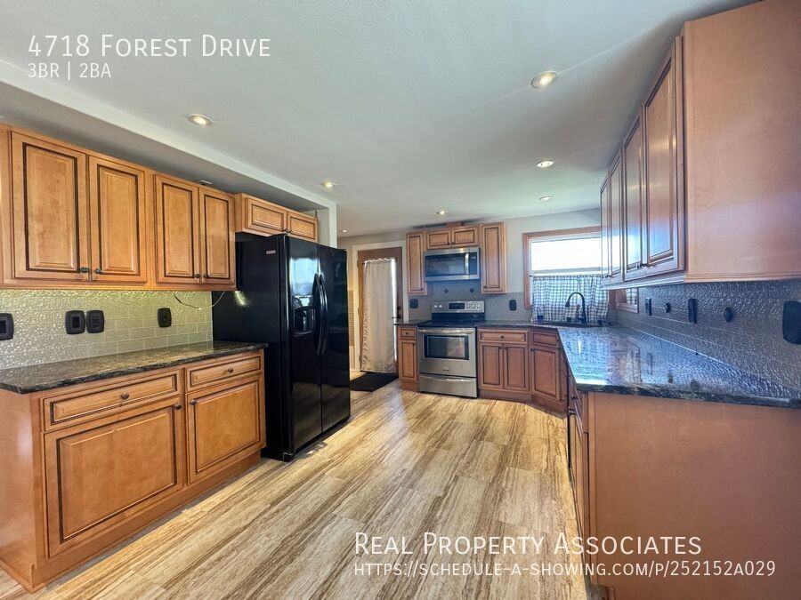 4718 Forest Dr - Photo 5 of 19