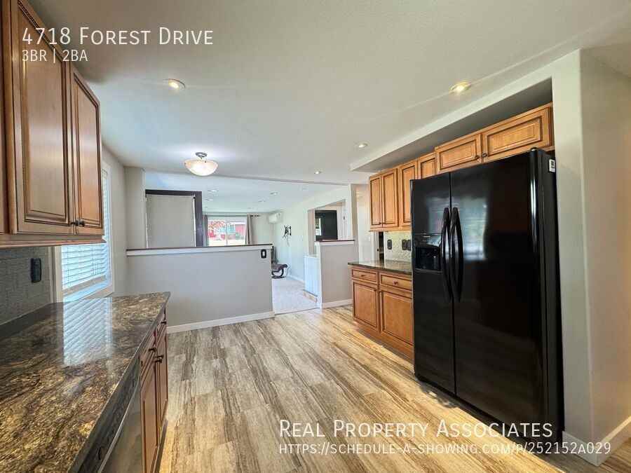 4718 Forest Dr - Photo 7 of 19