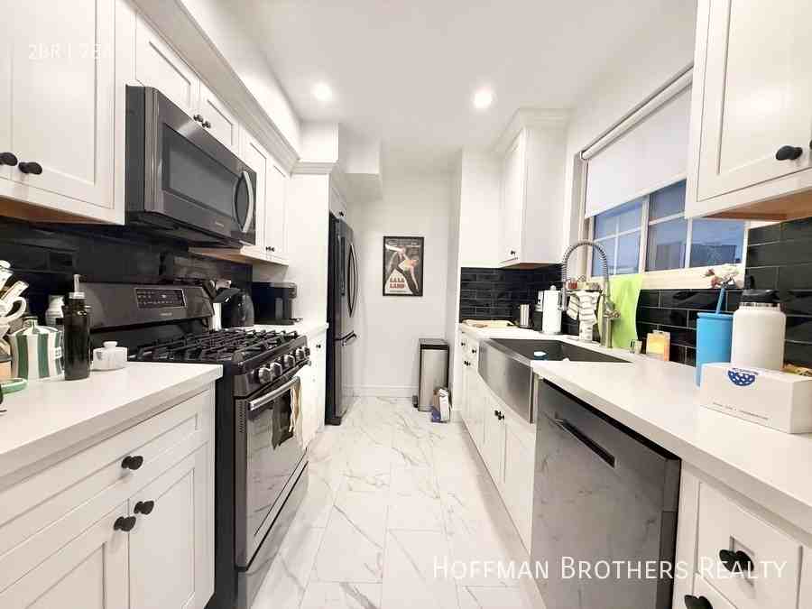 320 N Crescent Dr #8 - Photo 2 of 12