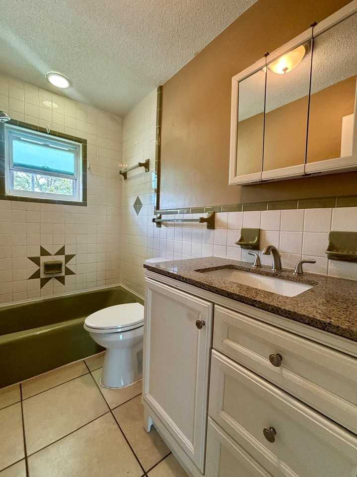 105 S Spring Blvd - Photo 3 of 7