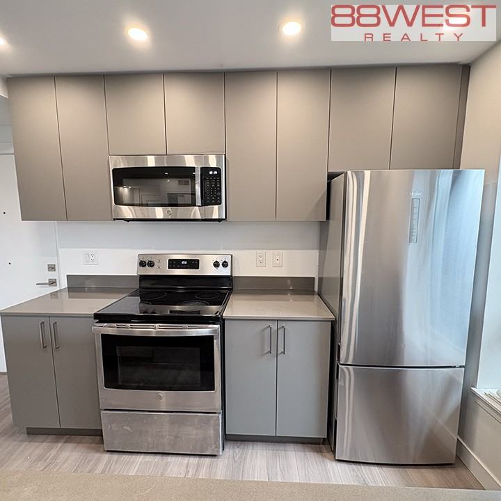 181 6th Street West #TH 1 - Photo 5 of 37