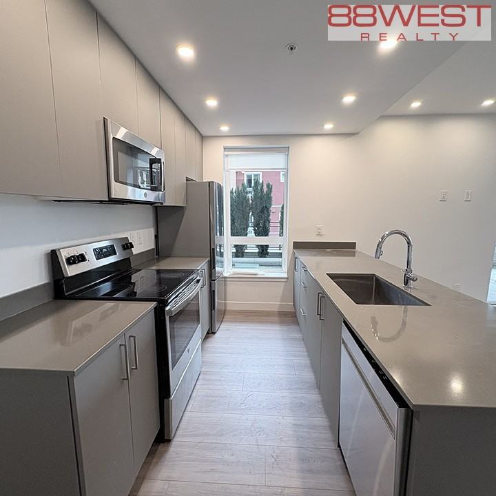 181 6th Street West #TH 1 - Photo 4 of 37