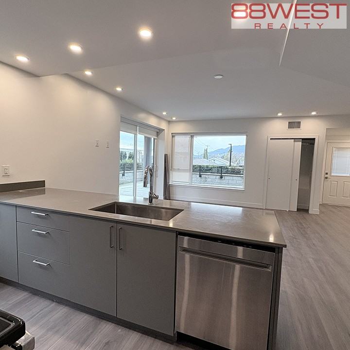 181 6th Street West #TH 1 - Photo 6 of 37