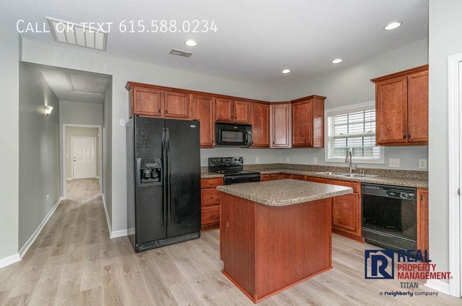 1004 Briggs Ln - Photo 3 of 21