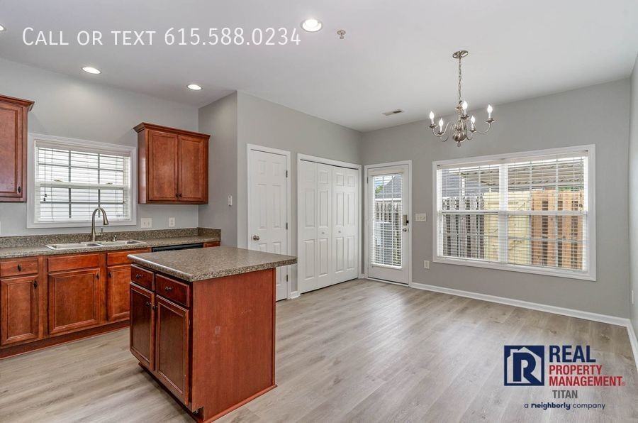 1004 Briggs Ln - Photo 4 of 21