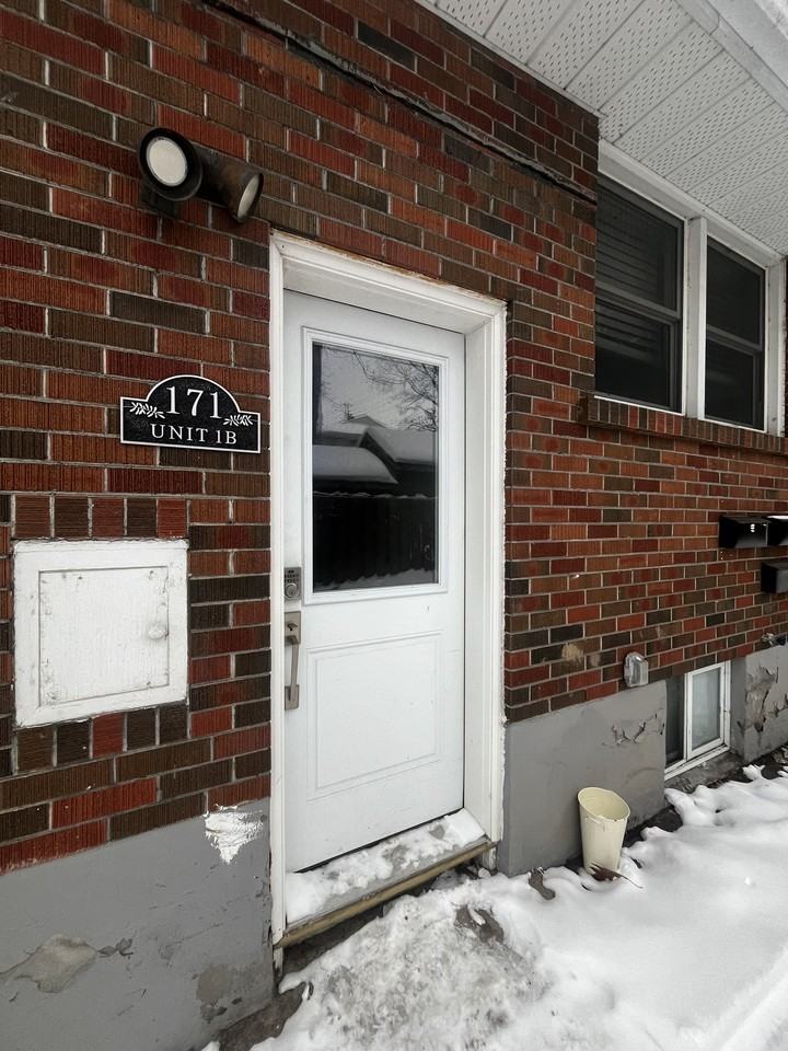 Anne N 171 - Photo 2 of 11