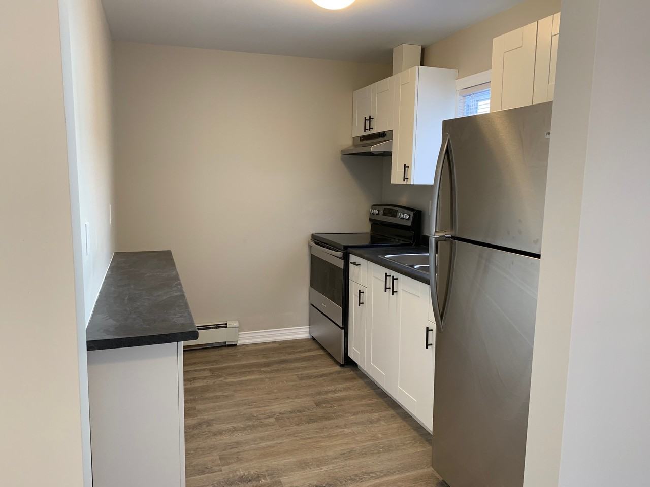 111 Mary St - Photo 3 of 8