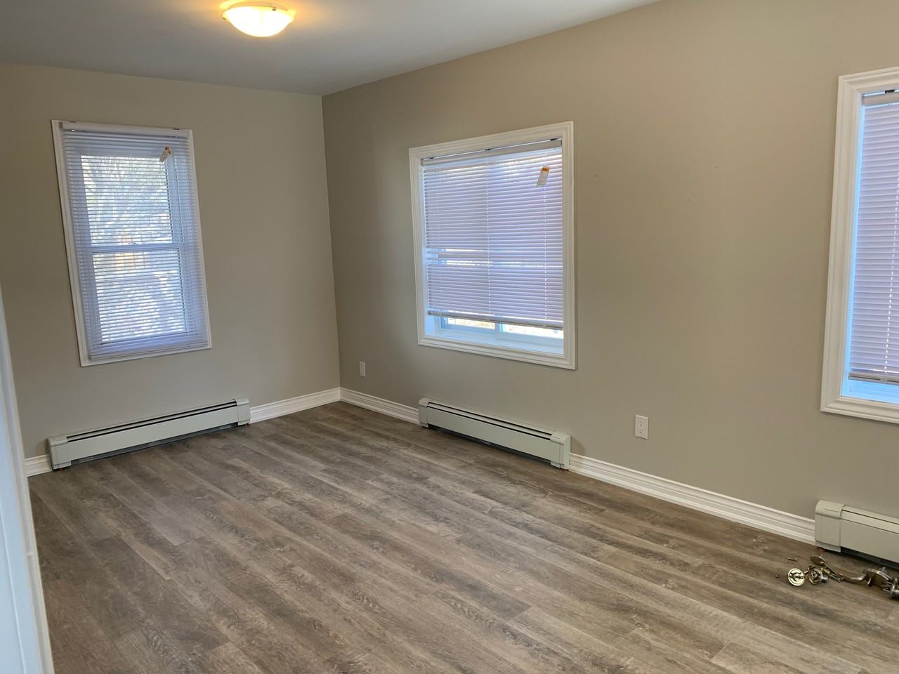 111 Mary St - Photo 4 of 8
