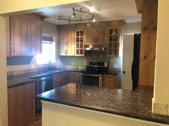 1240 Cherry St - Photo 4 of 23