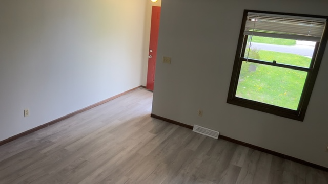 7190 Seymour St Nw - Photo 3 of 15