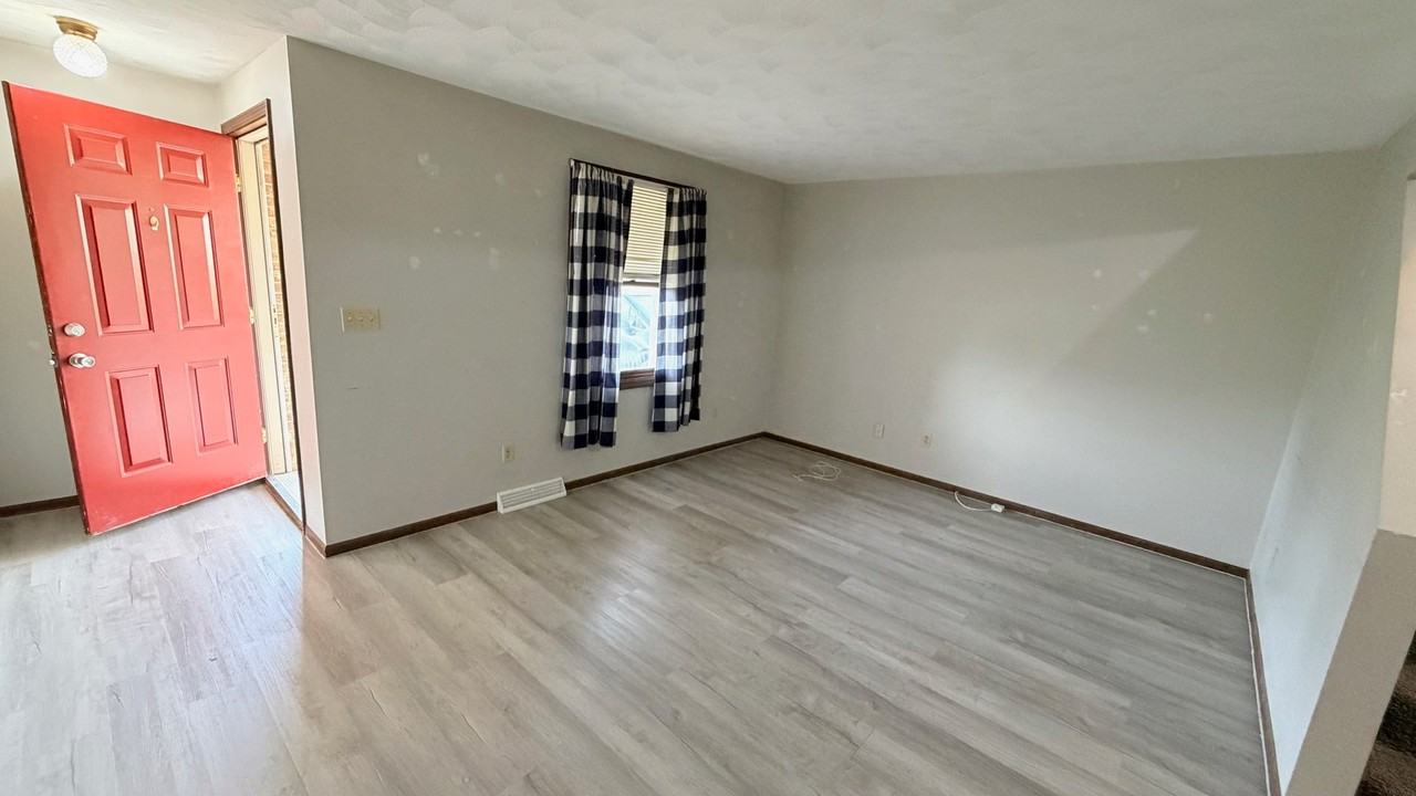 7190 Seymour St Nw - Photo 4 of 15