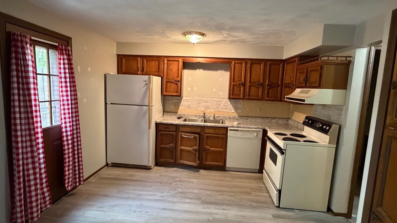 7190 Seymour St Nw - Photo 7 of 15