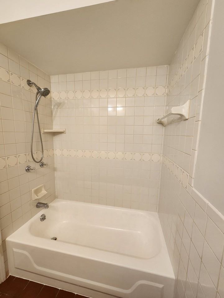 2744 Dalton Ave - Photo 4 of 11