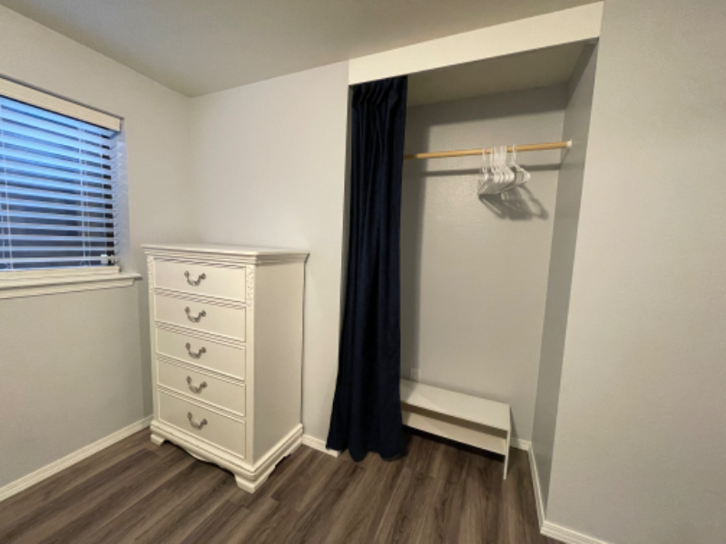 250 Medford Dr Bsmt #Bsmt - Photo 4 of 10