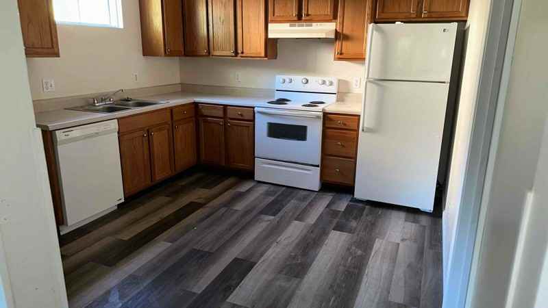 303 Douglas Dr #4 - Photo 5 of 6