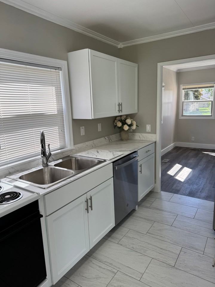 1714 Congress St - Photo 2 of 15
