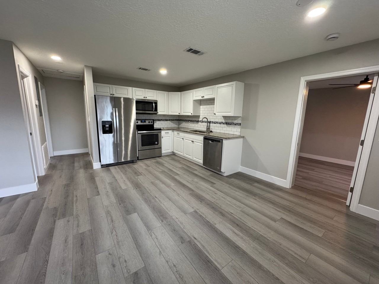 555 Cadillac Blvd - Photo 2 of 18