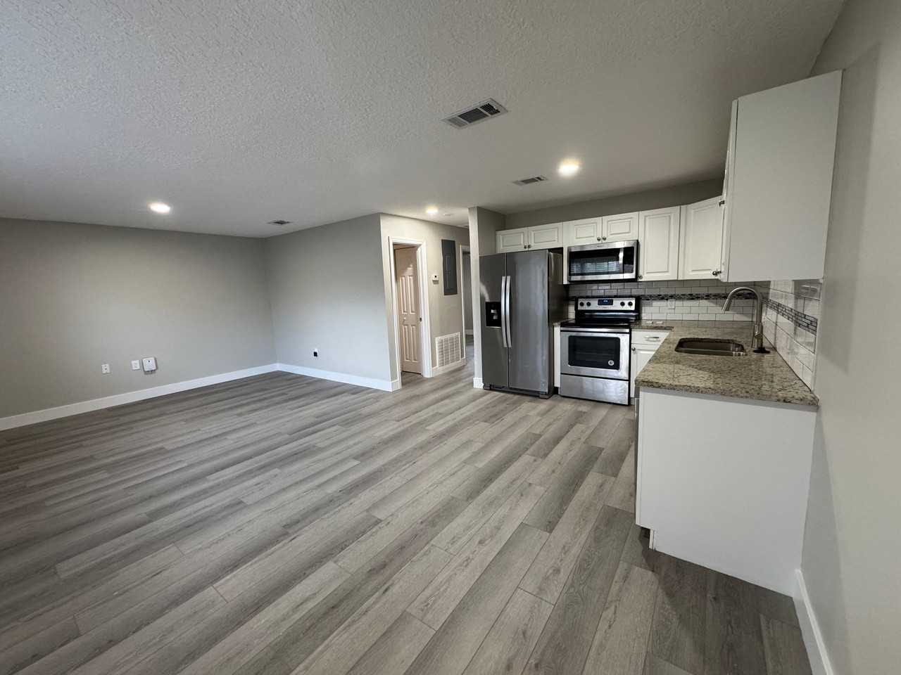 555 Cadillac Blvd - Photo 3 of 18