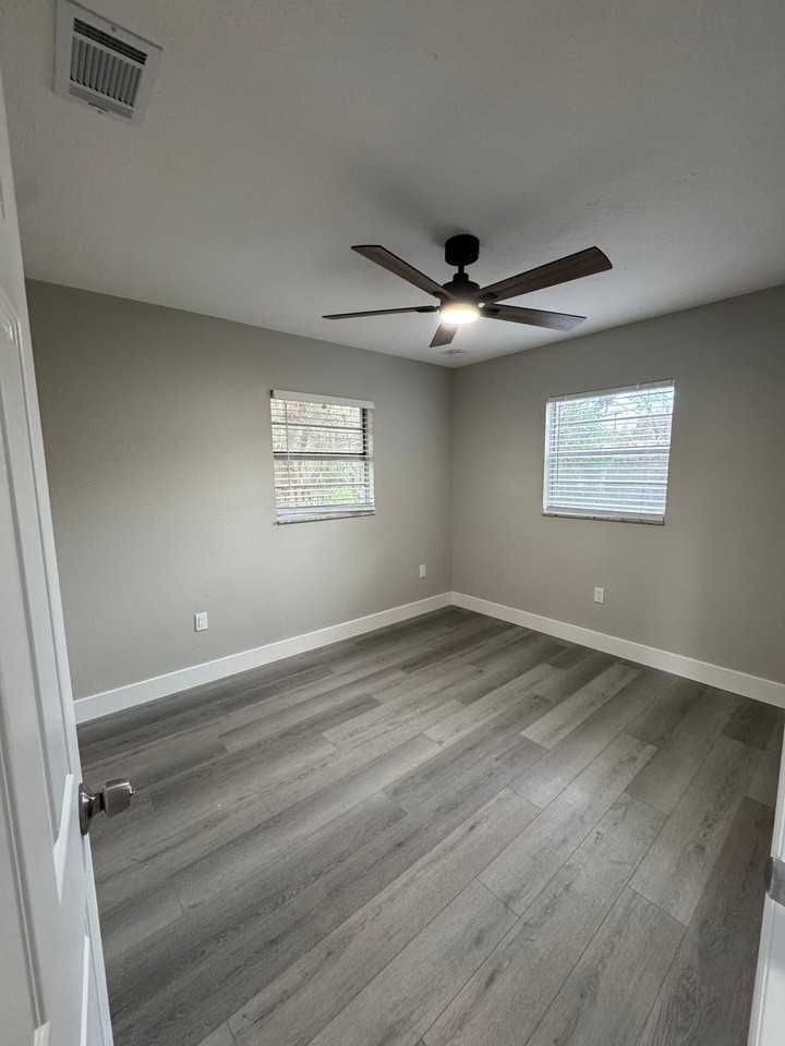 555 Cadillac Blvd - Photo 6 of 15