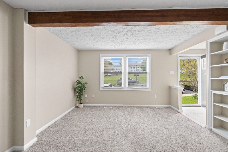 131 Spruce Woods Ct - Photo 4 of 39