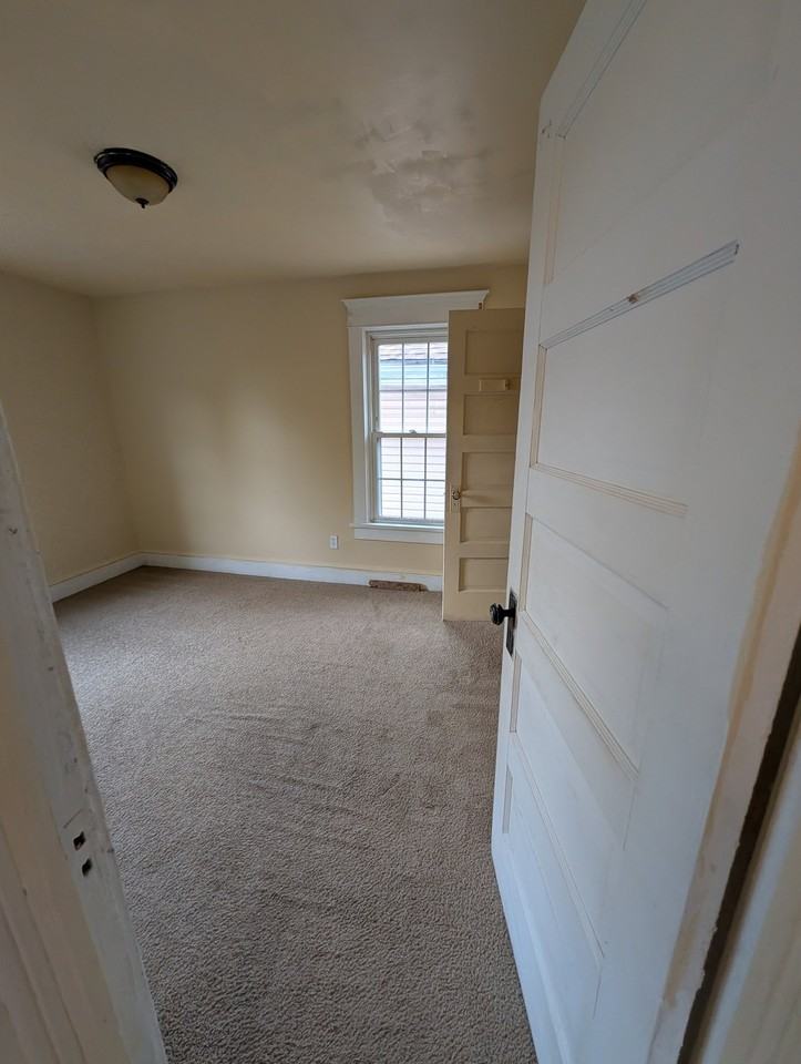 228 Blackman St - Photo 5 of 14