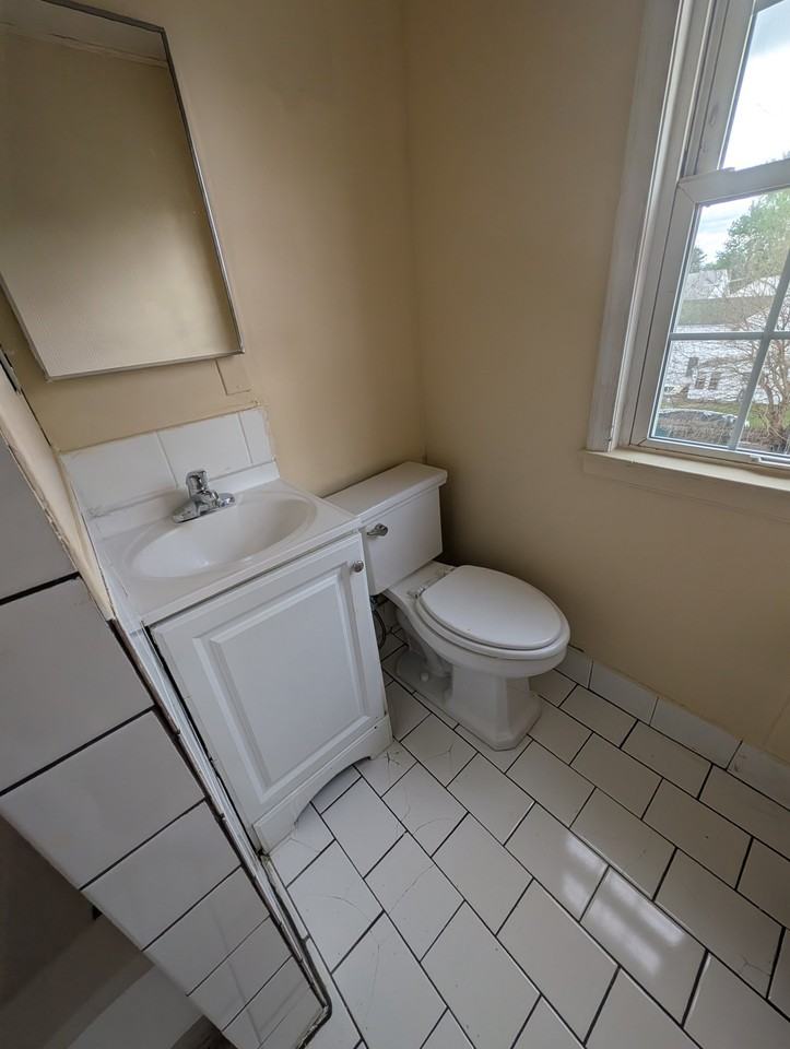 228 Blackman St - Photo 7 of 14
