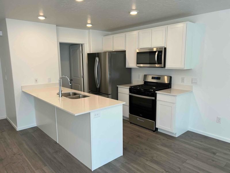 243 N Portside Ln - Photo 2 of 7