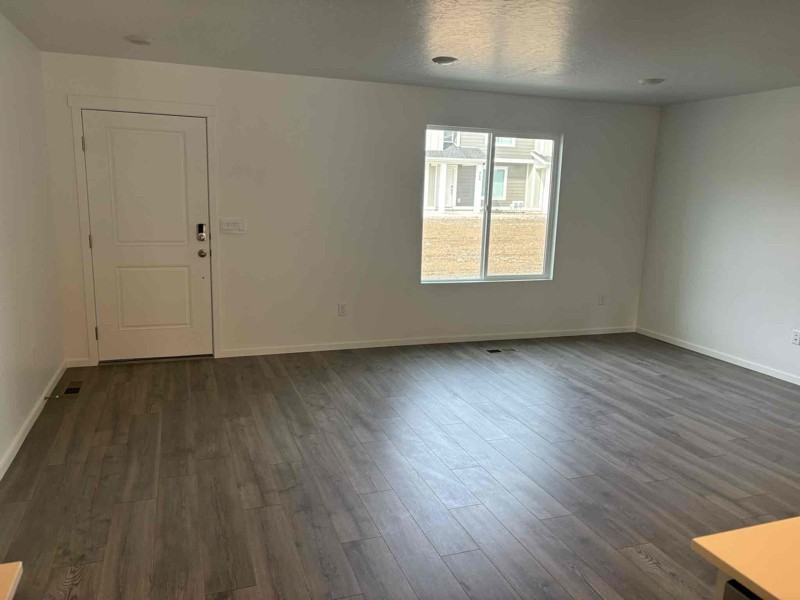 243 N Portside Ln - Photo 3 of 7