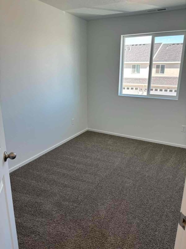 243 N Portside Ln - Photo 5 of 7