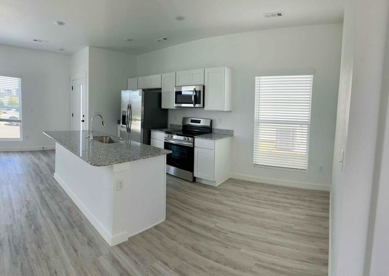 1031 Kentucky Ave - Photo 4 of 11