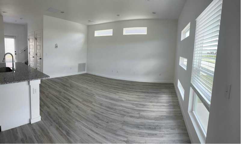 1031 Kentucky Ave - Photo 5 of 11