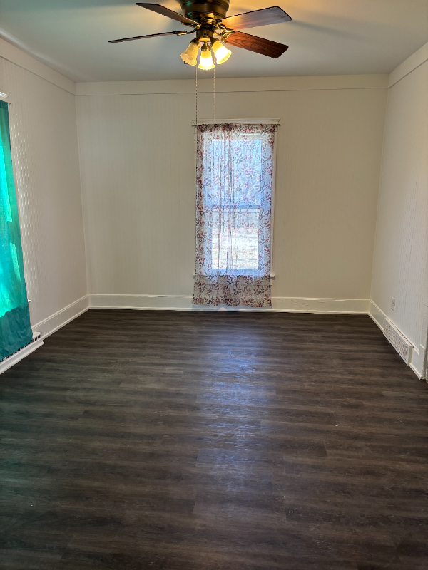 1010 Oak St - Photo 5 of 9