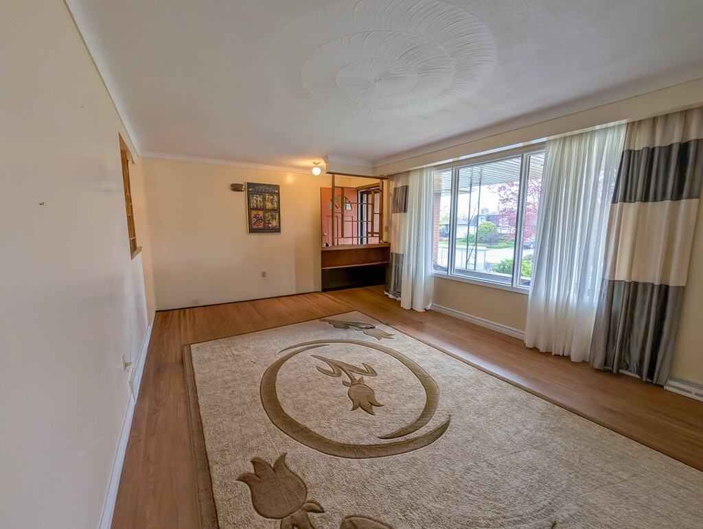 127 Westwood Cres - Photo 3 of 22