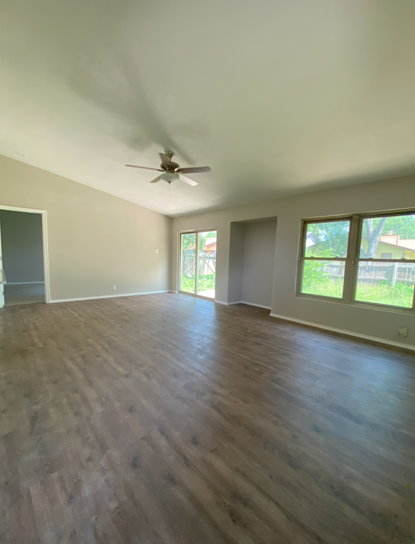 7001 Spring Leaf St - Photo 2 of 10