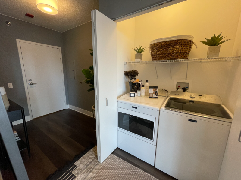 305 N Canal St - Photo 7 of 14