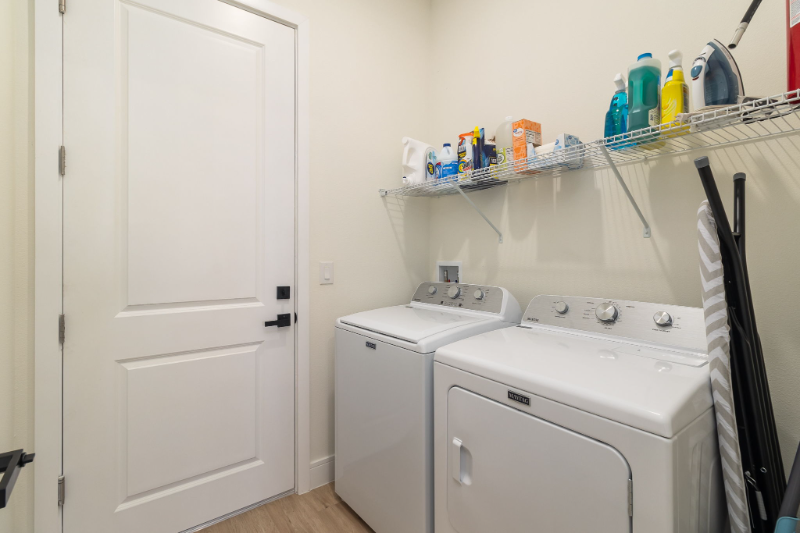 122 Venango St - Photo 7 of 9