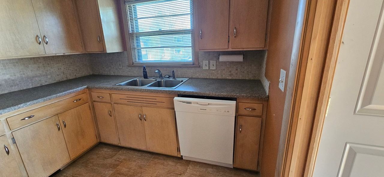 703 S Locust St #703-1-2 - Photo 4 of 10