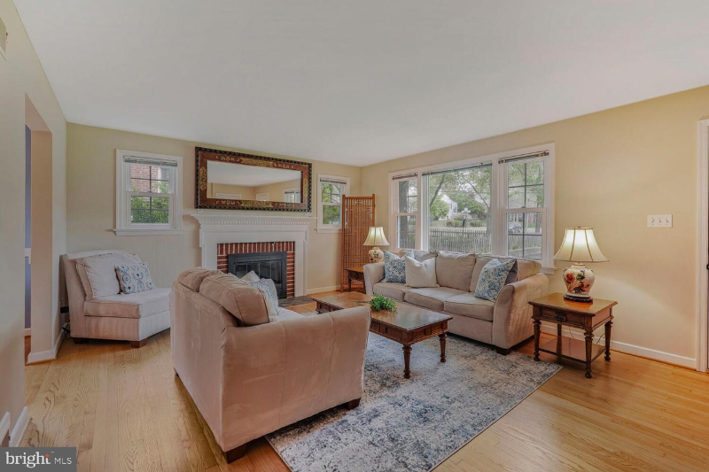 2622 N Lexington St - Photo 2 of 17