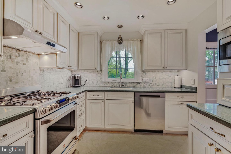 2622 N Lexington St - Photo 4 of 17