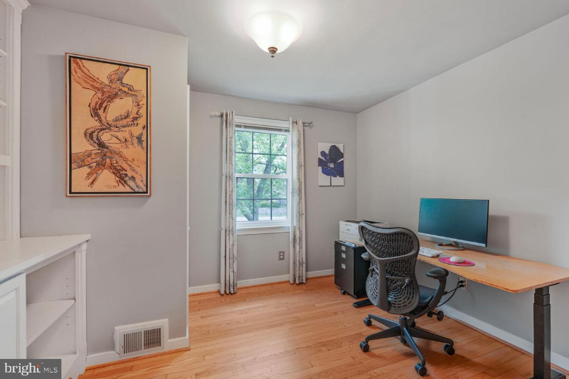 2622 N Lexington St - Photo 5 of 17