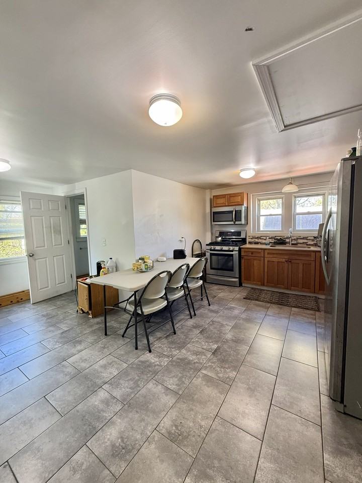 322 Edgewood Ave - Photo 5 of 14