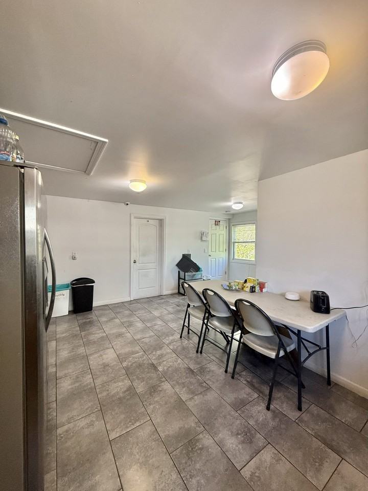 322 Edgewood Ave - Photo 6 of 14