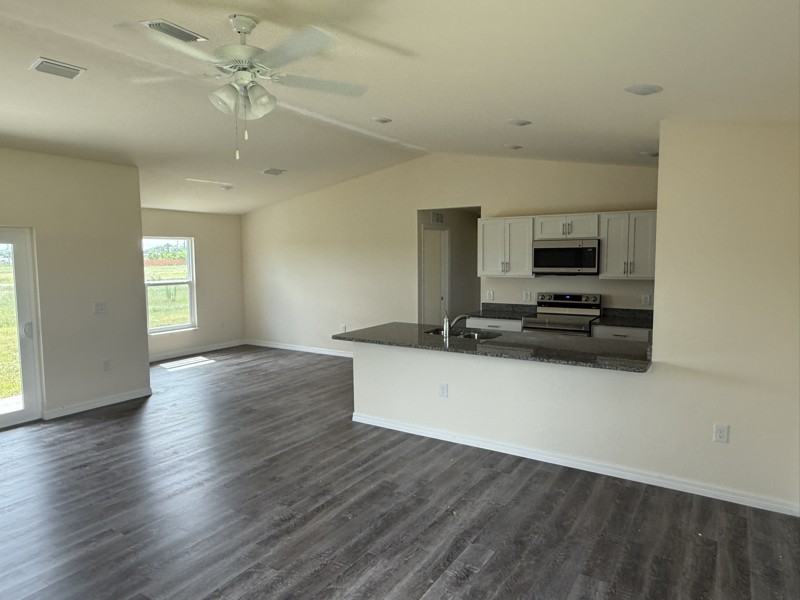 7038 Lotus Cir - Photo 4 of 10