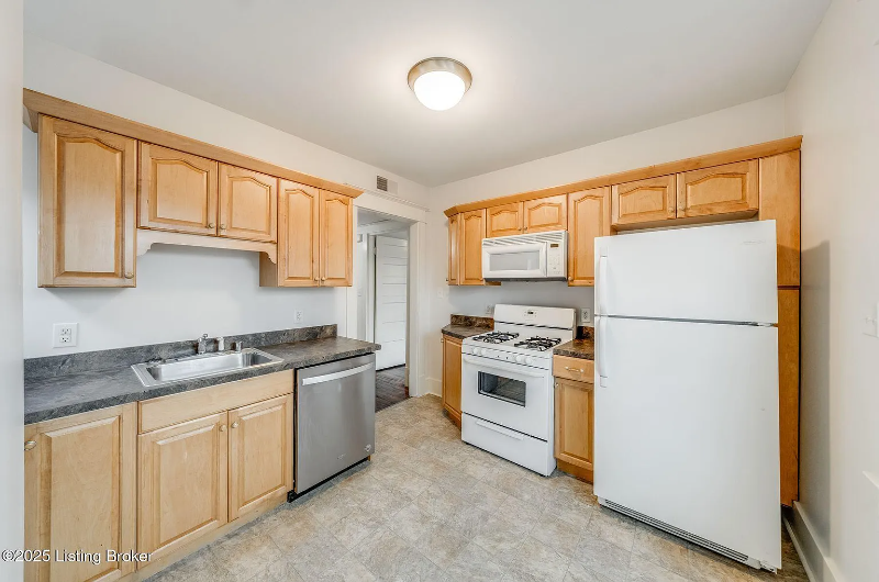 1131 Everett Ave #2 - Photo 4 of 28