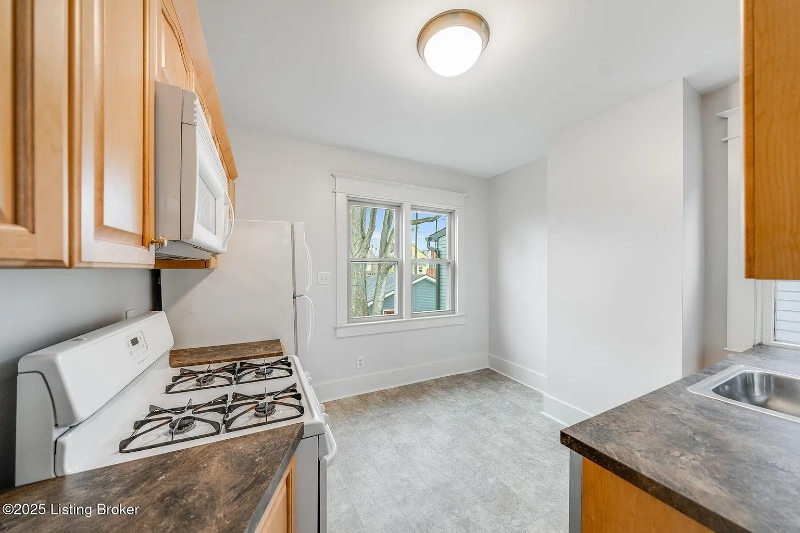 1131 Everett Ave #2 - Photo 5 of 28